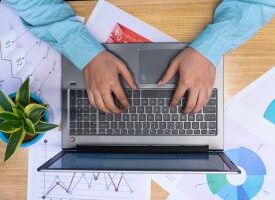 Businessman-using-laptop-130213-pixahive-300x200-1-e1660767766846